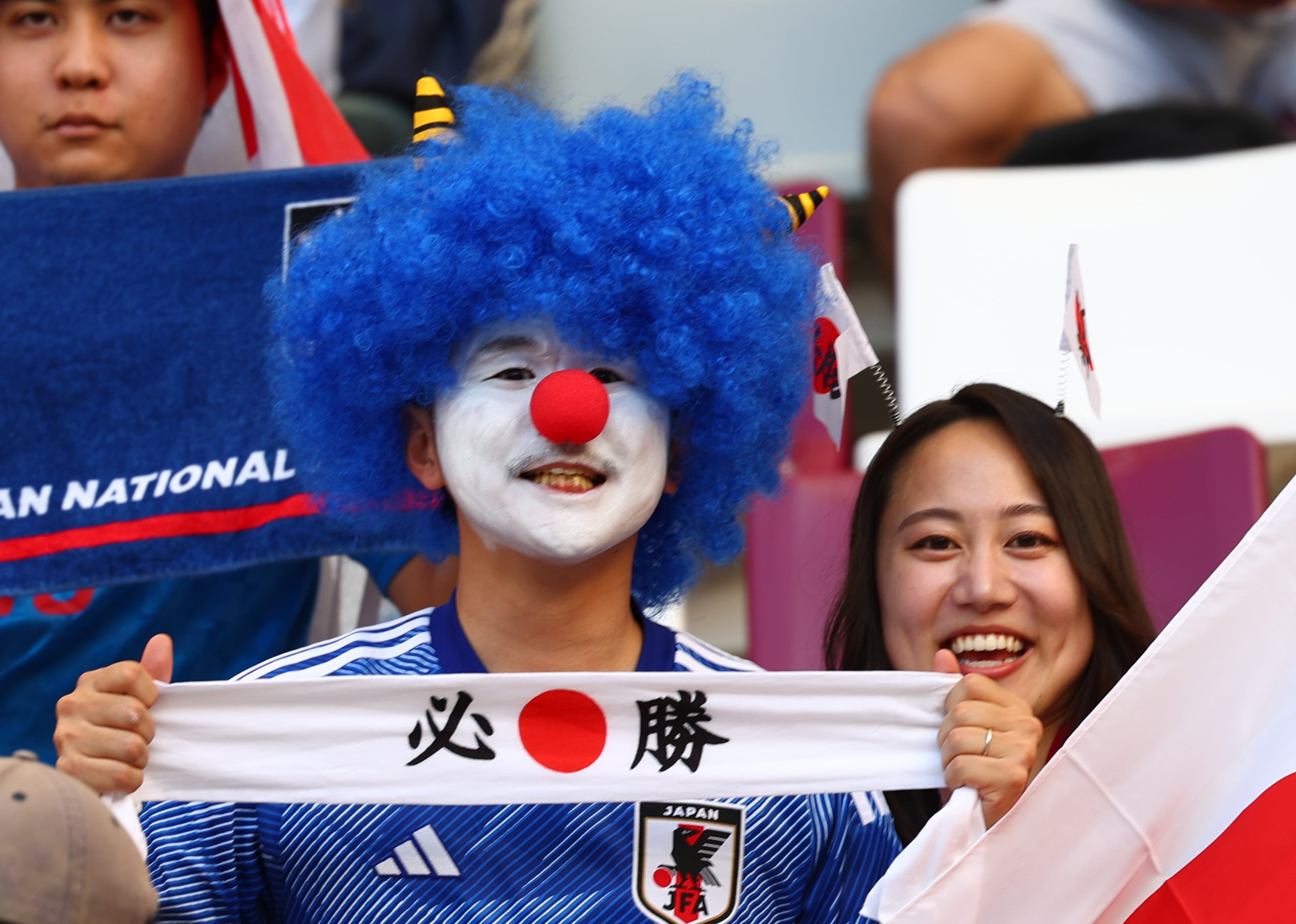 مشجع ياباني في كأس العالم 2022 المقامة بقطر